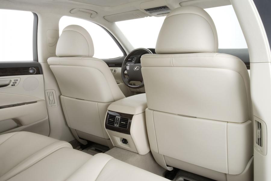  Lexus LS460 2006 года  (фото 31 из 200)